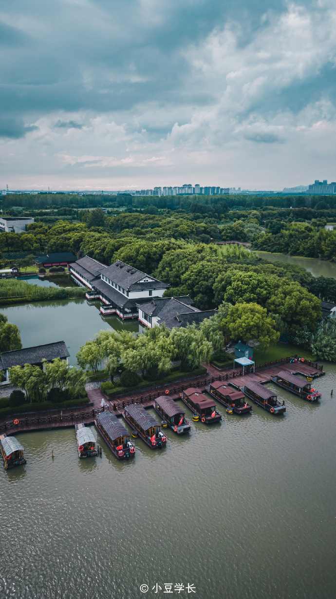 沙家浜風景區(qū)位于常熟市,是國家5a級景區(qū),因京劇《沙家浜.
